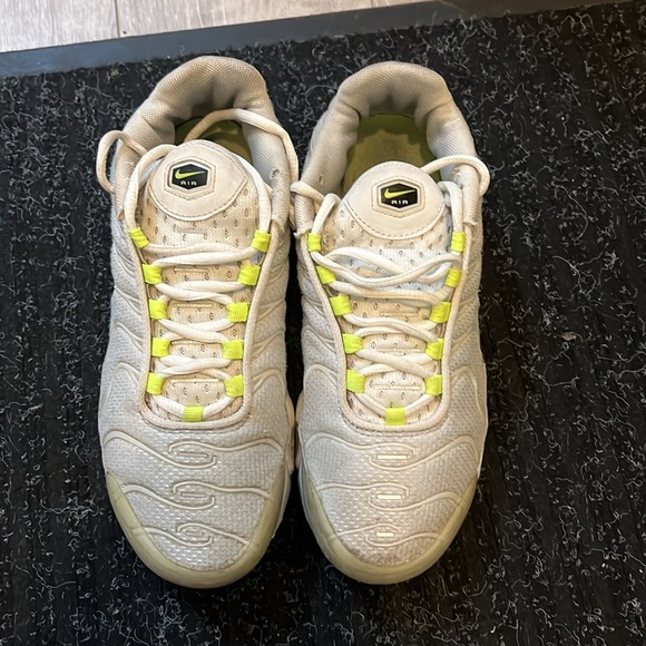 Nike Air Max Plus Retro Air Max Logos (GS) - Picture 2 of 7